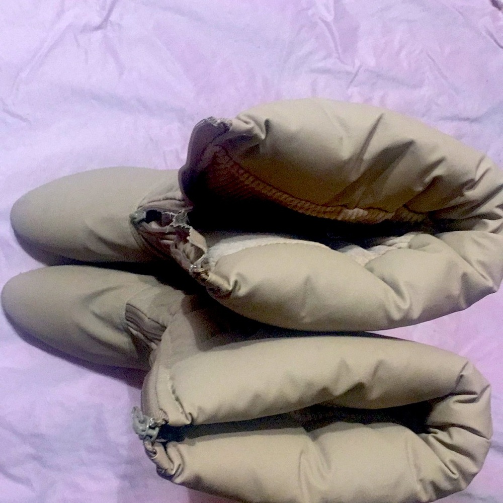 Footnotes Boots size 8 medium (Snow Boots)